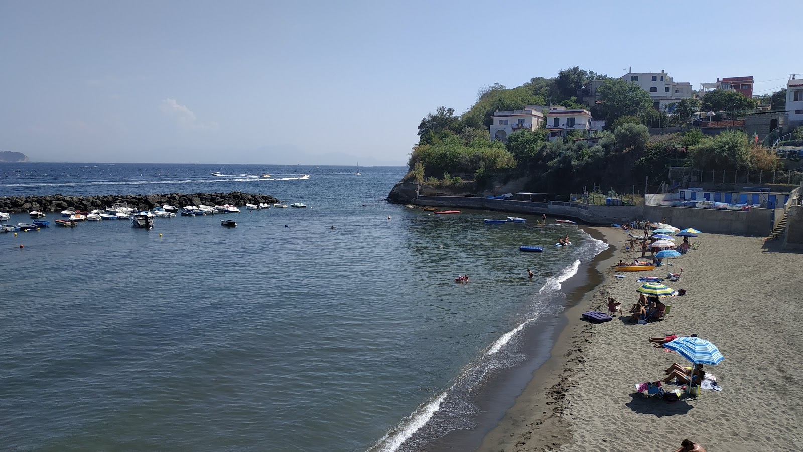 Zdjęcie Spiaggia dello Schiacchetello z powierzchnią brązowy piasek