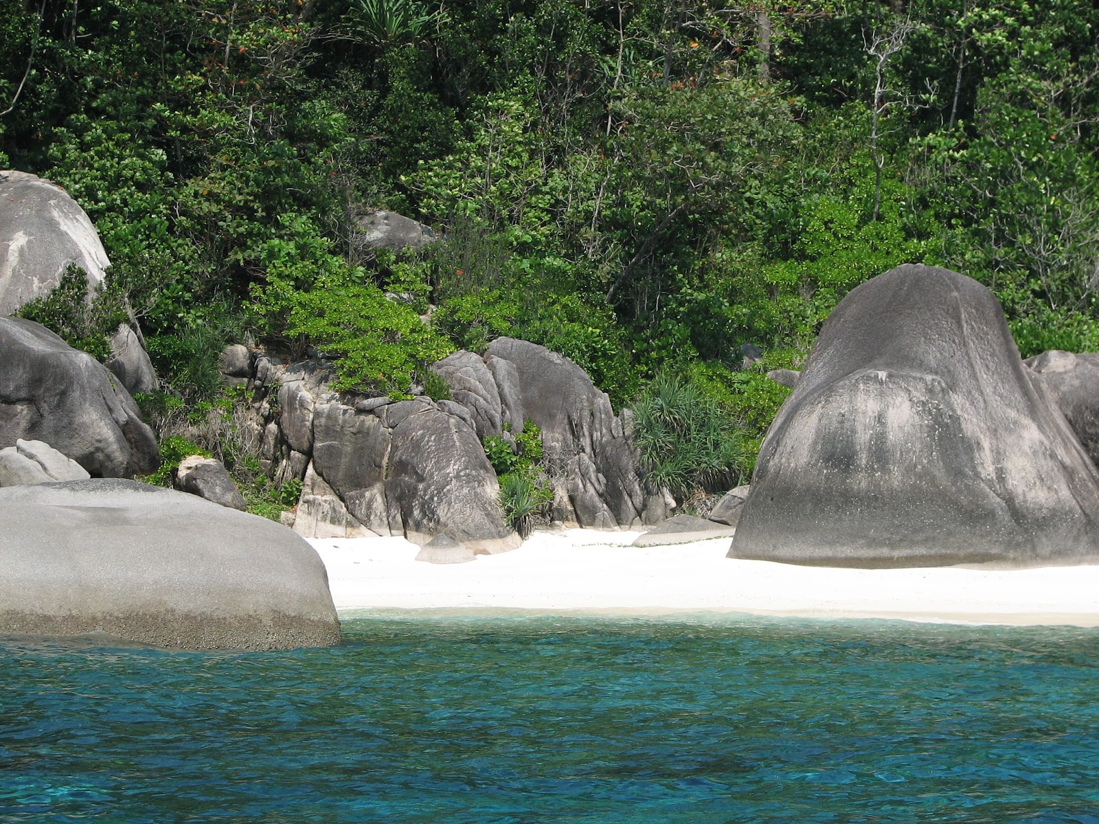 Ko Bangu Beach'in fotoğrafı küçük koy ile birlikte