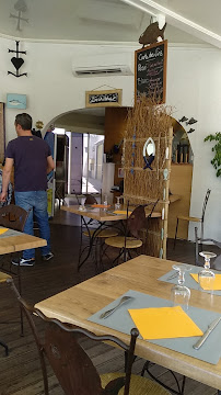Atmosphère du Restaurant de fruits de mer Aux Délices de la Mer à Le Grau-du-Roi - n°4