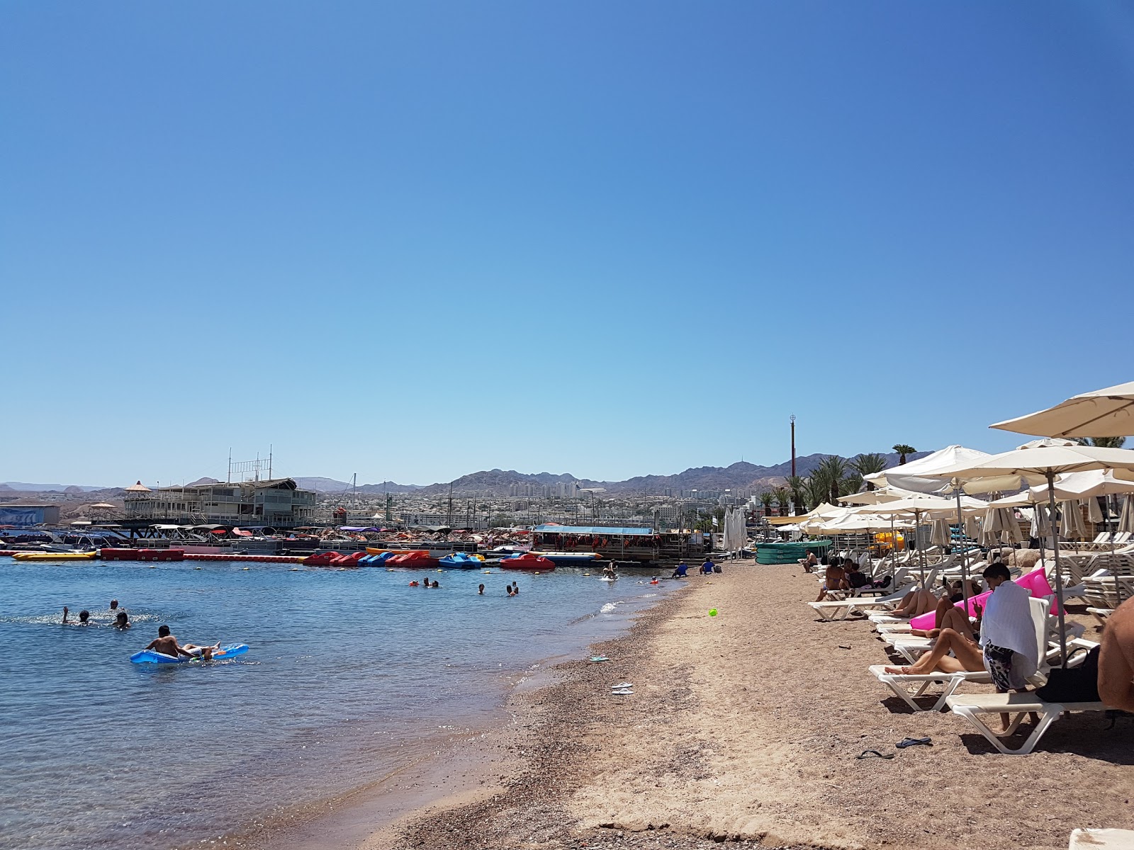 Φωτογραφία του Royal Beach με μικρός κόλπος