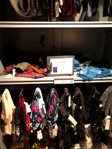 Clothing Store «Hollister Co.», reviews and photos, 19575 Biscayne Blvd #1335, Aventura, FL 33180, USA