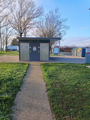 Aire de Douains Nord à Douains