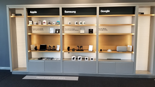 Cell Phone Store «Verizon», reviews and photos, 1335 Lake Woodlands Dr A, The Woodlands, TX 77380, USA