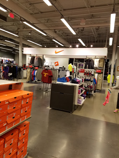 Clothing Store «Nike Factory Store», reviews and photos, 7105 Mills Civic Pkwy #140, West Des Moines, IA 50266, USA