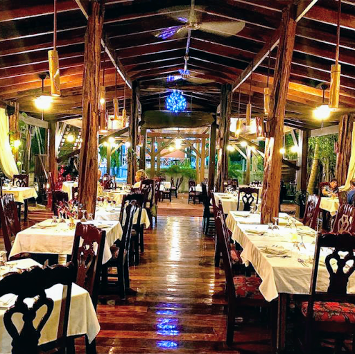 The Hidden Treasure Restaurant & Lounge - 2715 flamboyant St San Pedro Ambergris Caye, Belice