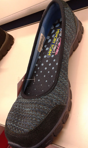 Shoe Store «SKECHERS Factory Outlet», reviews and photos, 163-11 Jamaica Ave, Jamaica, NY 11432, USA