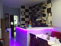 Atmosphère du Restaurant indien Avi Ravi à Suresnes - n°3