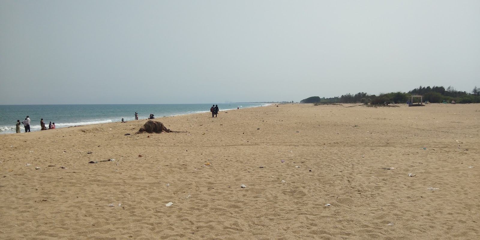 Foto de Pazhaverkadu Beach - lugar popular entre os apreciadores de relaxamento