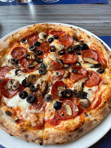 Reviews of Carlucci Restaurant in Dunfermline - Pizza