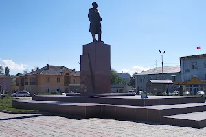 Статуя "Чыңгыза Айтматова" image