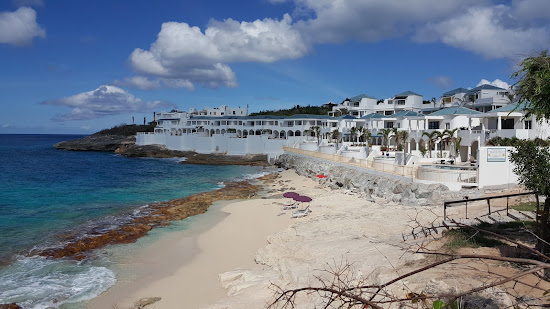 Cupecoy beach