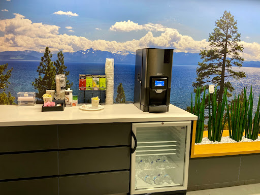 Car Dealer «Lithia Chrysler Jeep Dodge Ram of Concord», reviews and photos, 4901 Marsh Dr, Concord, CA 94520, USA