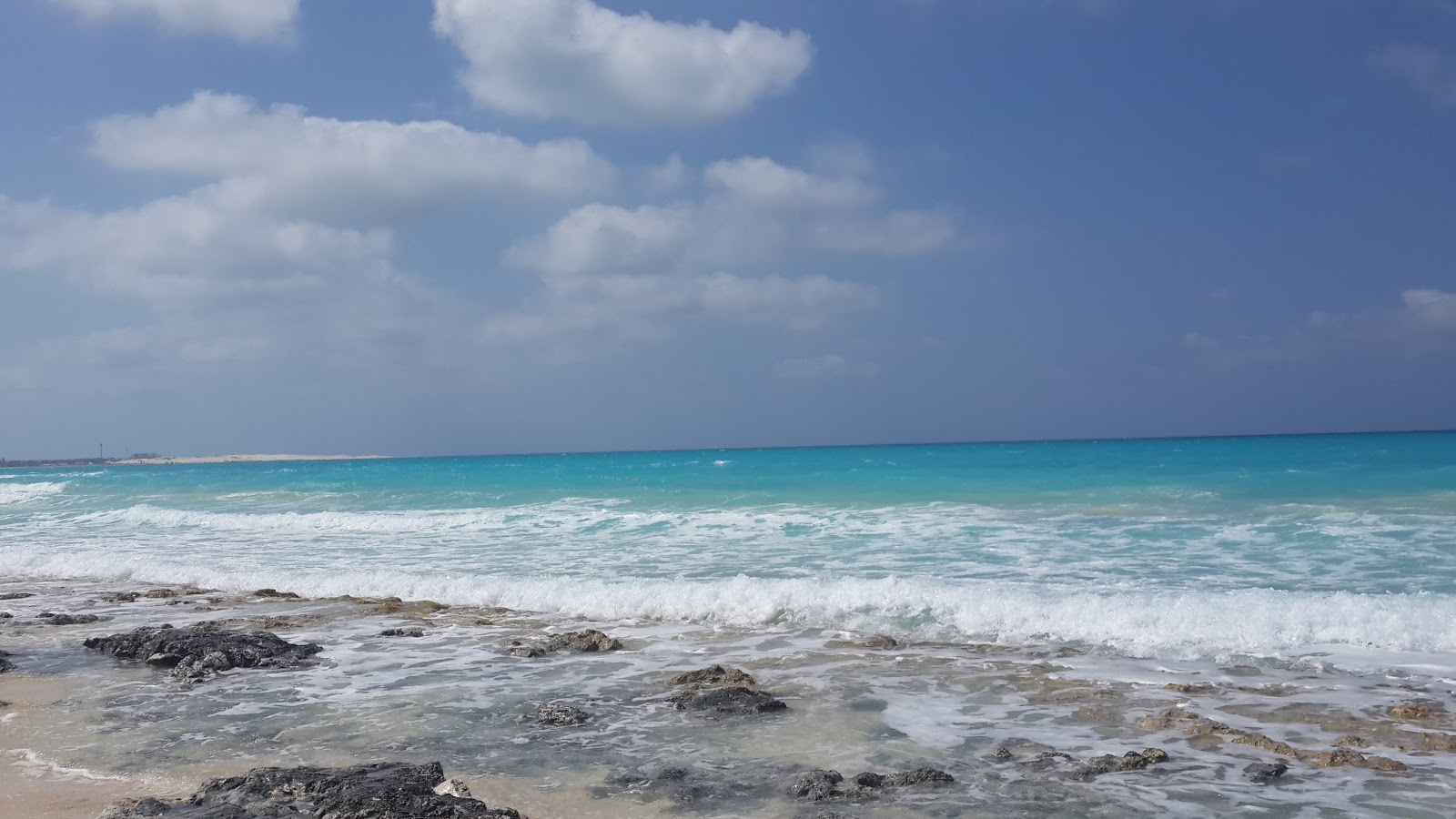 Fotografie cu Diplomatic Beach - locul popular printre cunoscătorii de relaxare