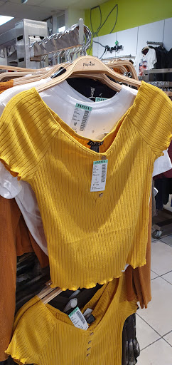 Fashion Accessories Store «Papaya Factory Outlet», reviews and photos, 8200 Vineland Ave # 1240, Orlando, FL 32821, USA