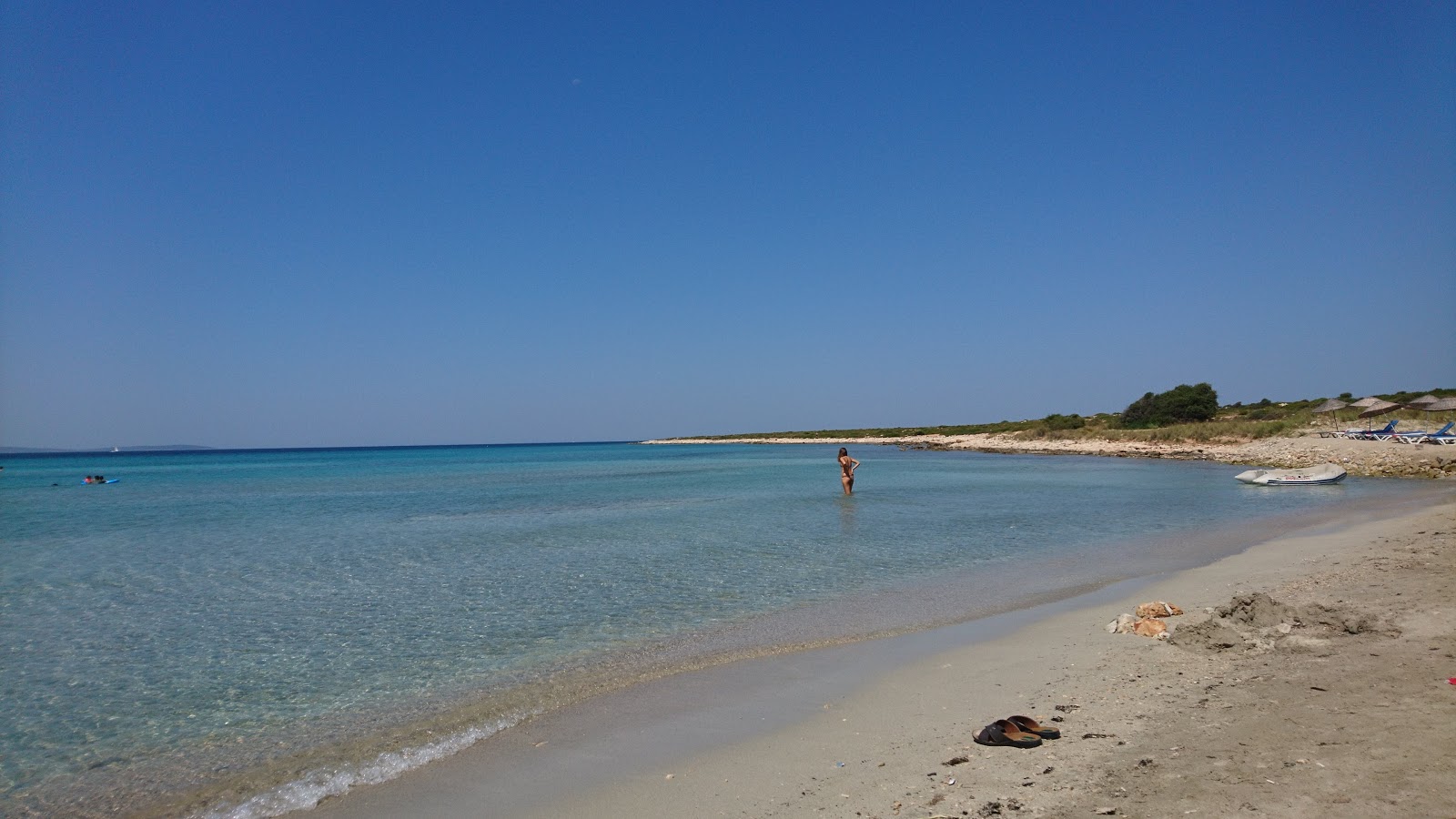 Manastır Plajı'in fotoğrafı parlak kum yüzey ile