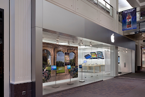 Apple Mall of America image