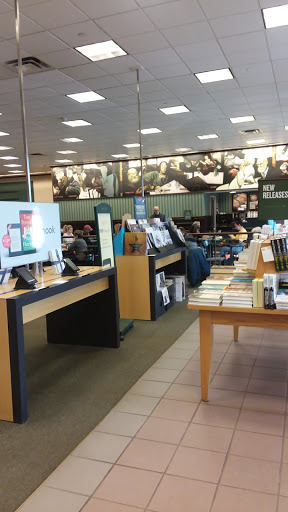 Book Store «Barnes & Noble», reviews and photos, 235 Union St, Waterbury, CT 06706, USA