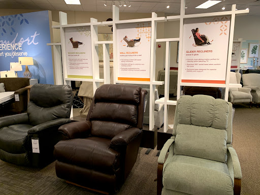 Furniture Store «La-Z-Boy Home Furnishings & Décor», reviews and photos, 5828 Dressler Rd NW, Canton, OH 44720, USA