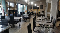 Atmosphère du Restaurant Bégude Café à Rochefort-du-Gard - n°1