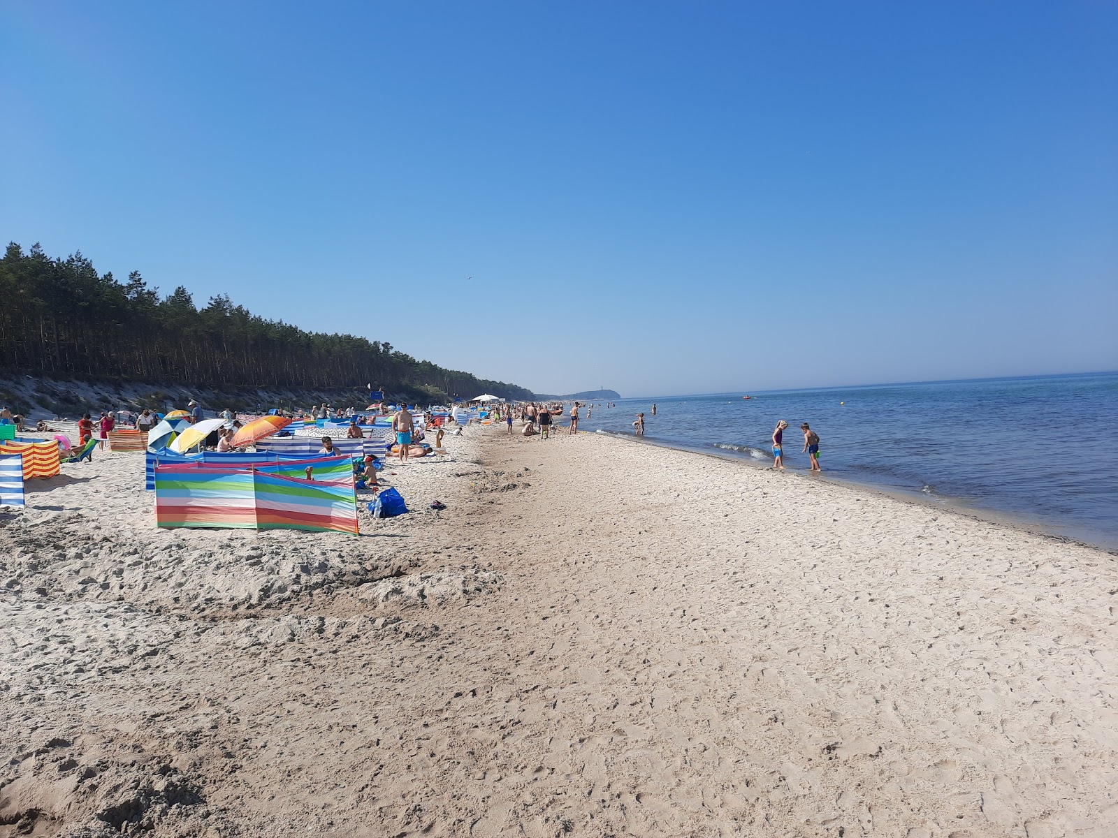 Foto von Pogorzelica Beach mit langer gerader strand