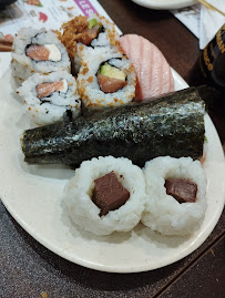 Plats et boissons du Restaurant japonais Sushi Bar à Paris - n°2