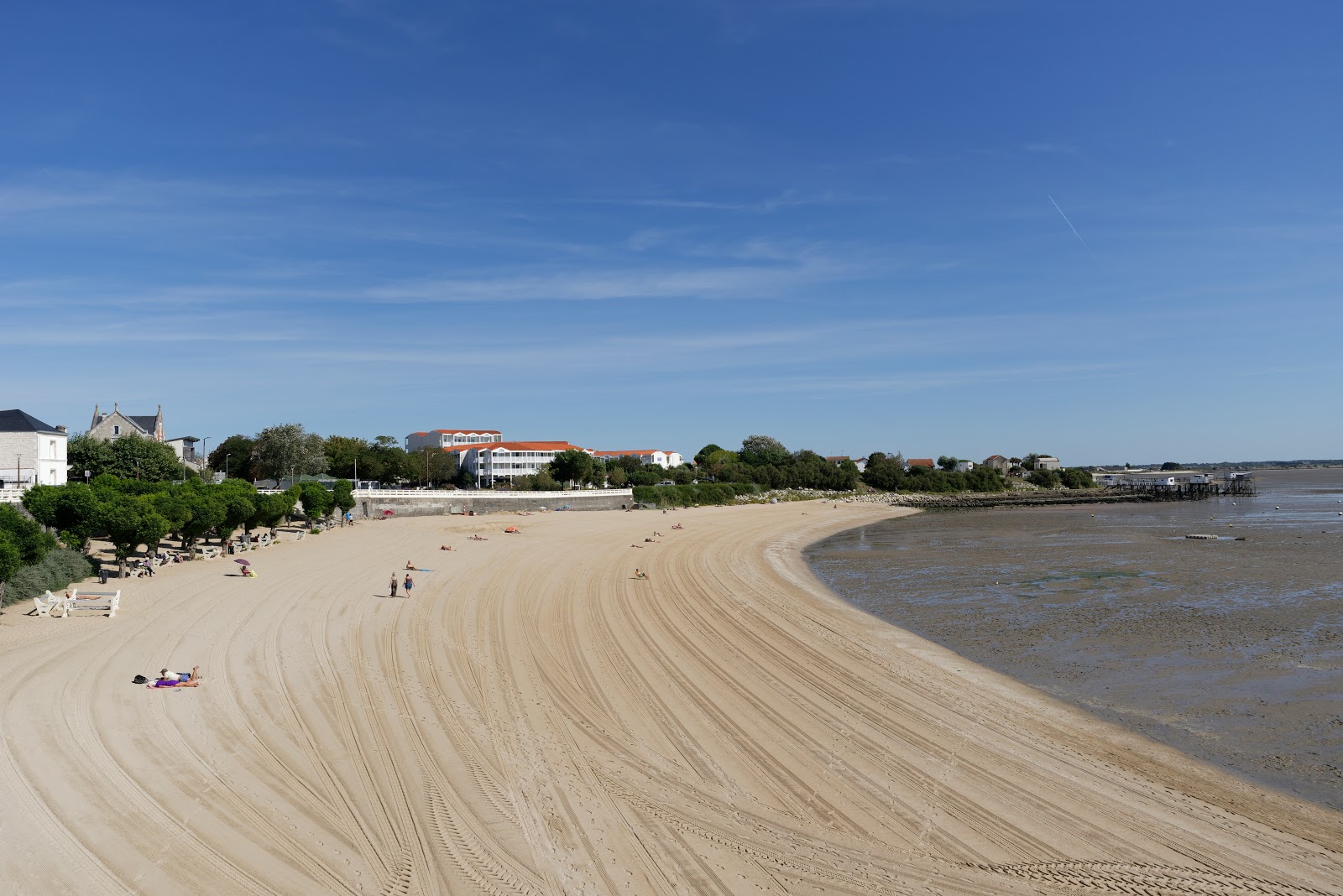 Photo of Plage Sud and the settlement