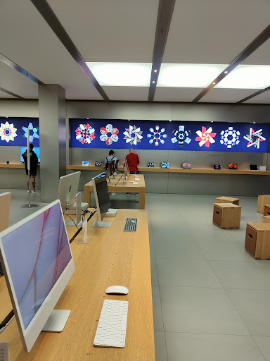 Apple La Cañada en Ojén, Málaga