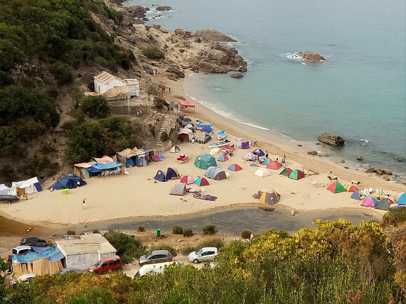 Fotografija Marsa zitoun beach z svetel pesek površino