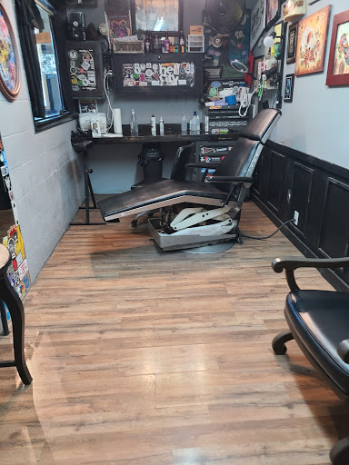 Tattoo Shop «Darke Wave Tattoo», reviews and photos, 721 Chestnut St, Greenville, OH 45331, USA