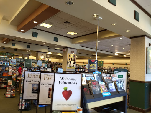 Book Store «Barnes & Noble», reviews and photos, 444 Broadway, Saugus, MA 01906, USA