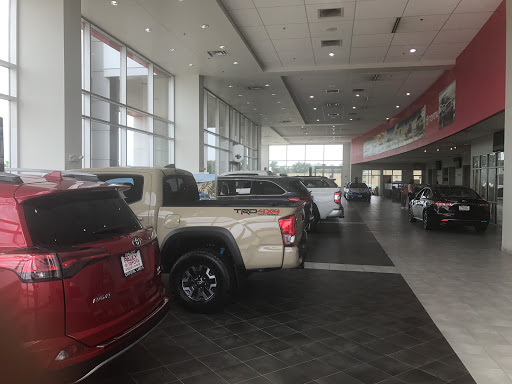 Toyota Dealer «Pauly Toyota», reviews and photos, 1035 S Illinois Rte 31, Crystal Lake, IL 60014, USA