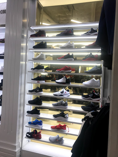 Shoe Store «Shoe Palace», reviews and photos, 8155 Camino Arroyo #13, Gilroy, CA 95020, USA