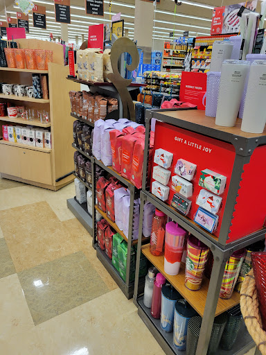 Shopping Mall «Burke Centre Shopping Center», reviews and photos, 5649 Burke Centre Pkwy, Burke, VA 22015, USA