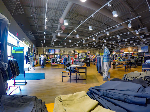 Clothing Store «Eddie Bauer Outlet», reviews and photos, 18501 Outlet Blvd #300, Chesterfield, MO 63005, USA