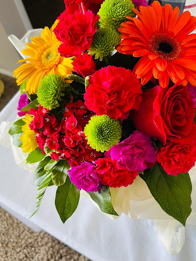 Florist «ARIEL POTOMAC FLORIST & GIFT BASKETS», reviews and photos, 9440 Newbridge Dr, Potomac, MD 20854, USA