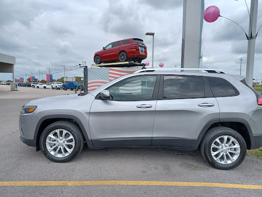 Car Dealer «Yaklin Chrysler Dodge Jeep RAM», reviews and photos, 1550 W Kingsbury St, Seguin, TX 78155, USA