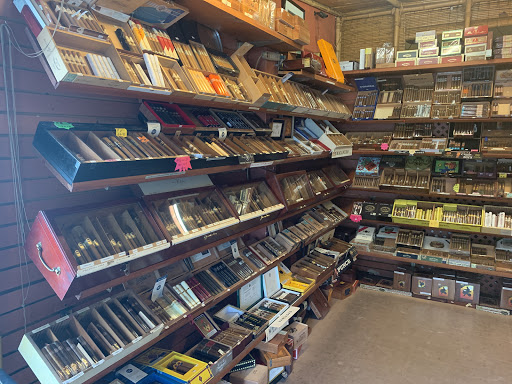 Cigar Shop «Cigar Hut», reviews and photos, 1172 Estero Blvd # 103, Fort Myers Beach, FL 33931, USA