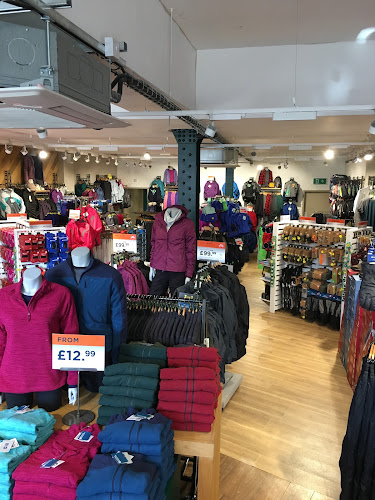 Reviews of Mountain Warehouse Chiswick in London - Sporting goods store