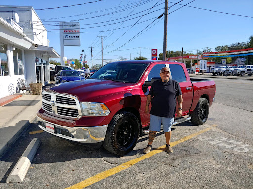 Used Car Dealer «Bluebonnet Chrysler Dodge», reviews and photos, 547 S Seguin Ave, New Braunfels, TX 78130, USA