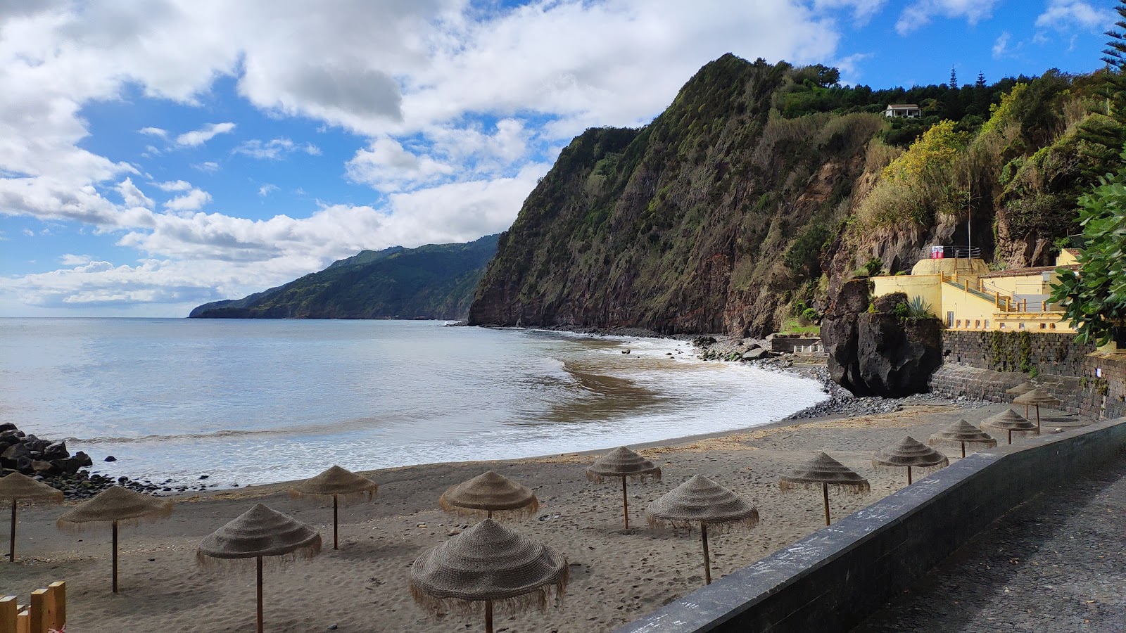 Foto av Povoacao Beach med rak strand