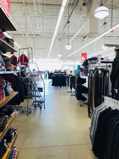 Clothing Store «Old Navy», reviews and photos, 141 Tuckahoe Rd, Sewell, NJ 08080, USA