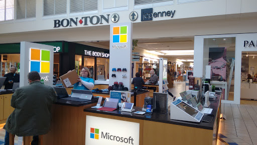 Microsoft Store - The Maine Mall, 364 Maine Mall Rd, South Portland, ME 04106, USA, 