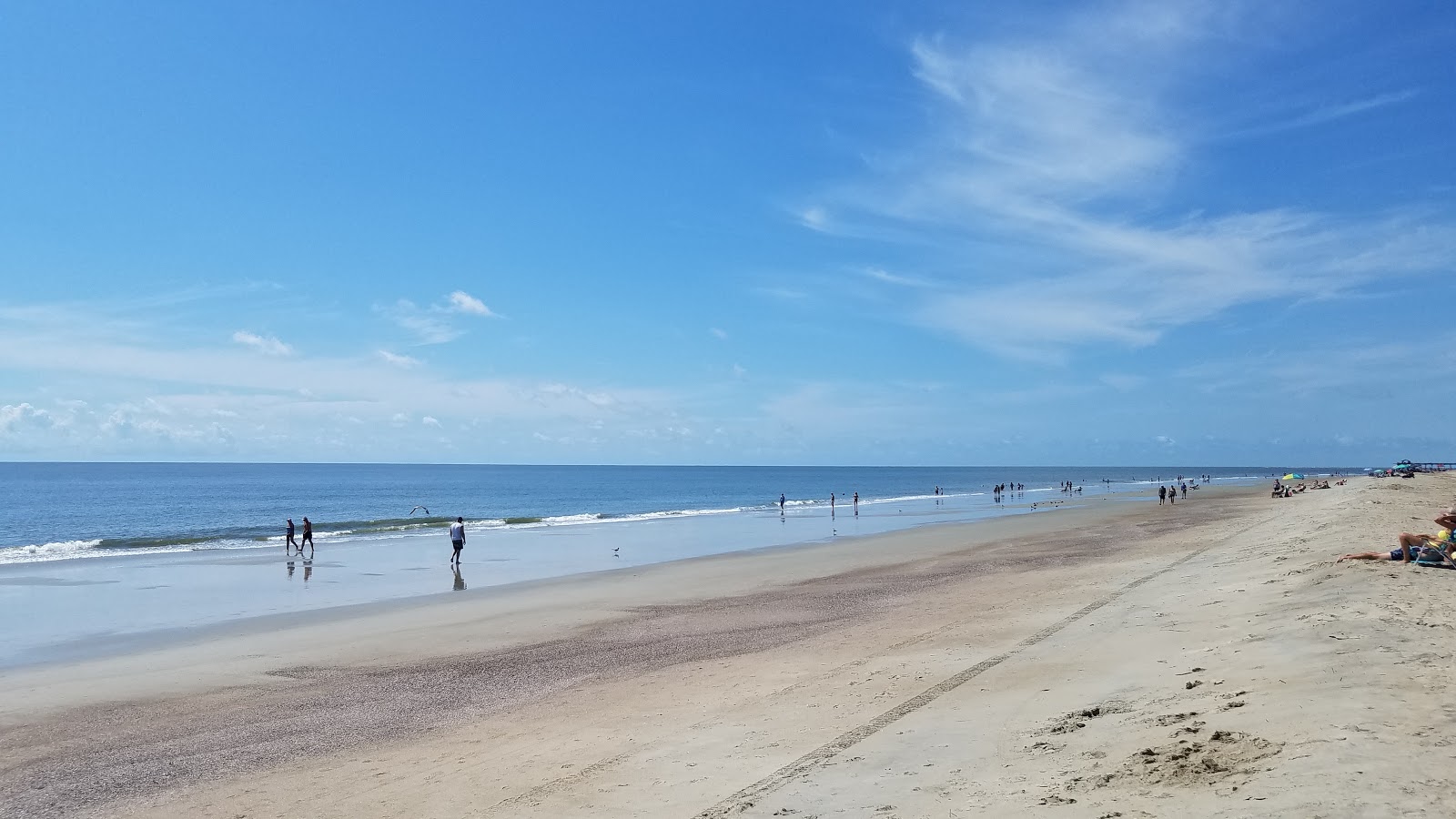 Foto van Mid beach met helder zand oppervlakte