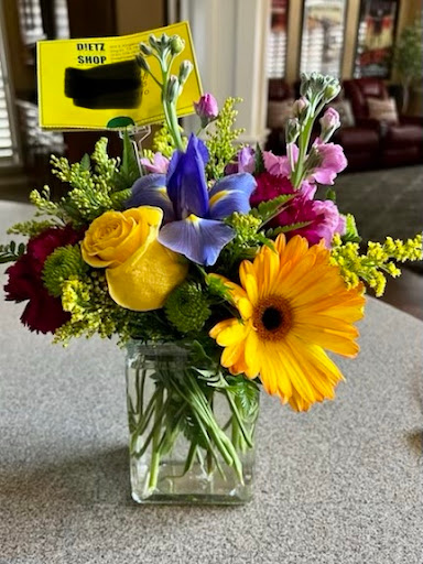 Florist «Dietz Flower Shop & Tuxedo Rental», reviews and photos, 969 E Kingsbury St, Seguin, TX 78155, USA