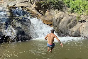Mo Pang Waterfall image