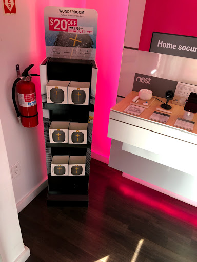 Cell Phone Store «T-Mobile», reviews and photos, 41093 Fremont Blvd #104, Fremont, CA 94538, USA