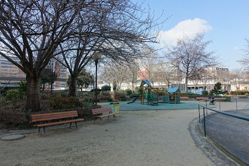 attractions Square Henri Huchard Paris