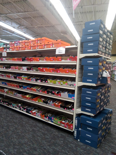 Shoe Store «Shoe Carnival», reviews and photos, 4 Plaza Dr, Fairview Heights, IL 62208, USA
