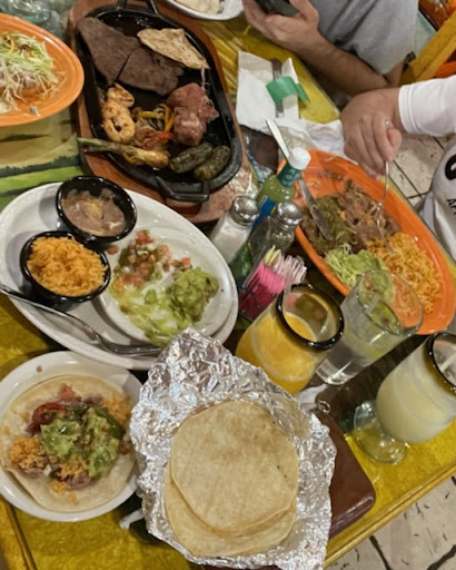 Mexican Restaurant «Tlacuani Mexican Restaurant Bar & Grill», reviews and photos, 5005 Kutztown Rd, Temple, PA 19560, USA