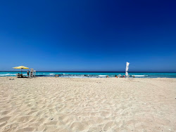 Foto von Amwaj Beach mit lange, gerade küste